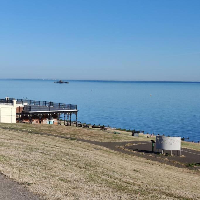 Escape To The Coast In A Luxurious Private Apartment Herne Bay Extérieur photo