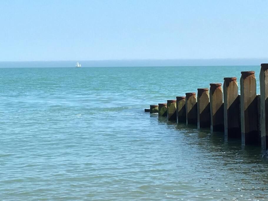 Escape To The Coast In A Luxurious Private Apartment Herne Bay Extérieur photo
